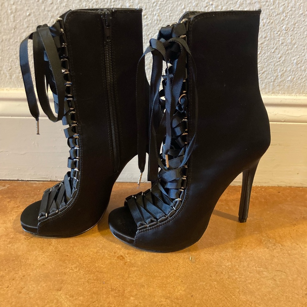 Steve Madden Black Lace-Up Heeled Boots